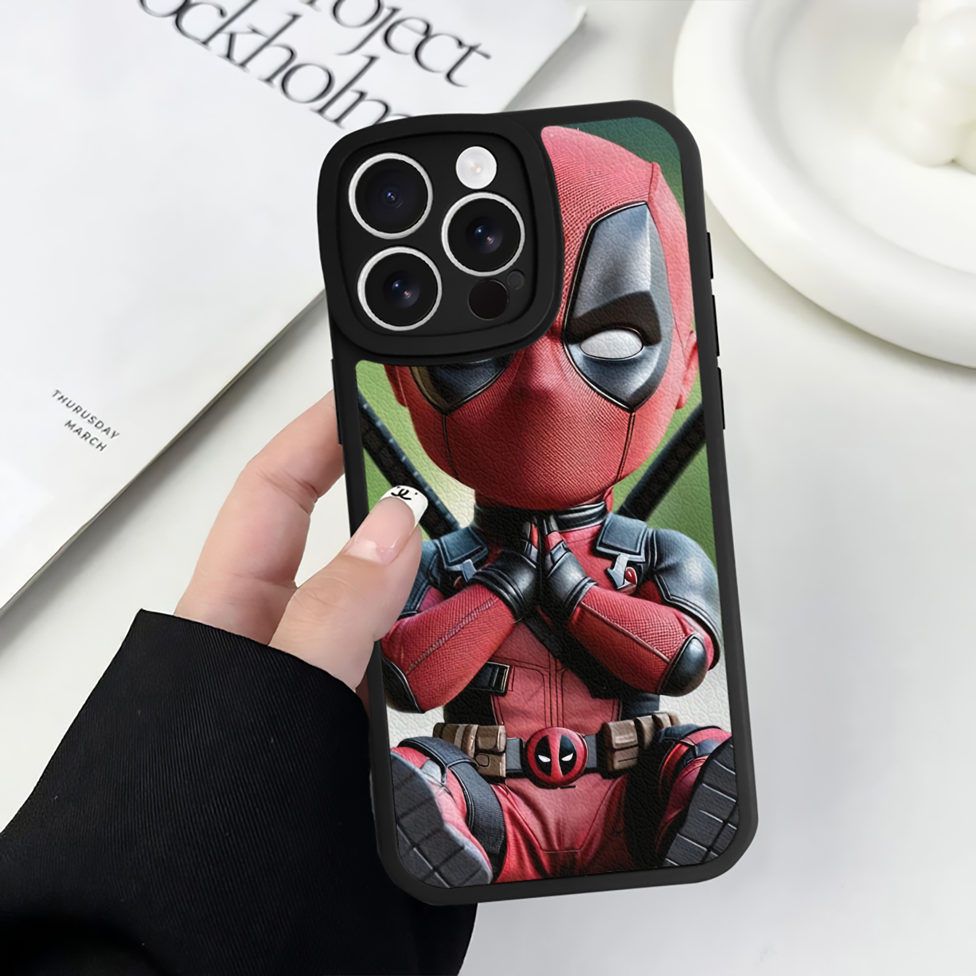 （画像用） Deadpool デッドプール 【iPhone 16シリーズ対応】シリコンスマホケース（レザー調） 材質：シリコン